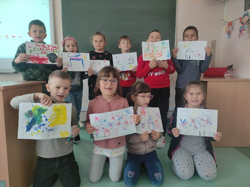 Zabawy sztuką Uczniowie z wykonanymi pracami