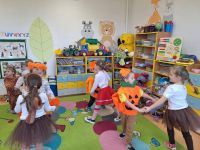 Przedszkolaki podczas zabawy