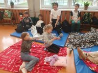 Dzieci podczas relaksu