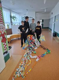 Konkursu na najdłuższy łańcuch choinkowy