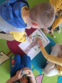 Przedszkolaki Kubusiowymi Przyjaciółmi Natury